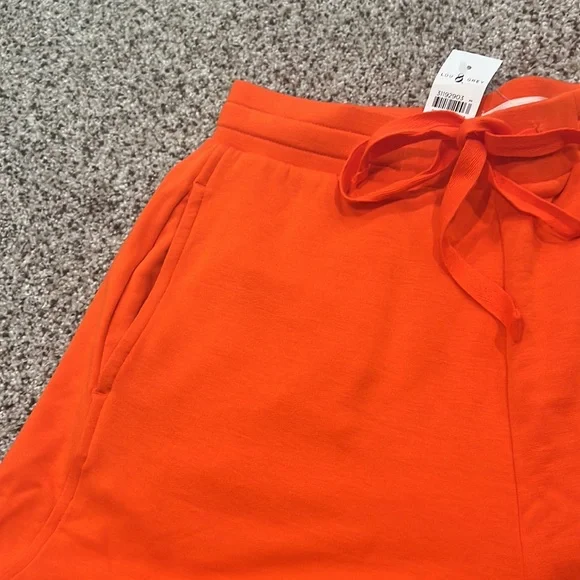 Lou & Grey Signature Softblend Drawstring Shorts size small - Picture 3 of 5